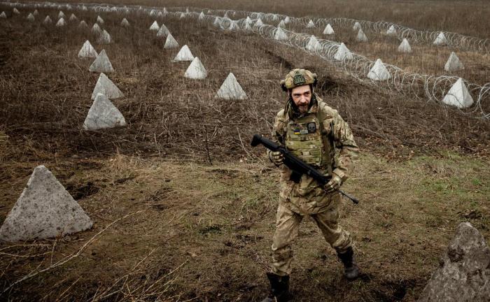 Зеленский заявил о «застое» на фронте из-за задержек поставок вооружений