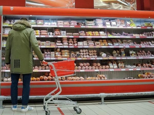 Россиянам хотят позволить есть продукты в магазине до оплаты на кассе