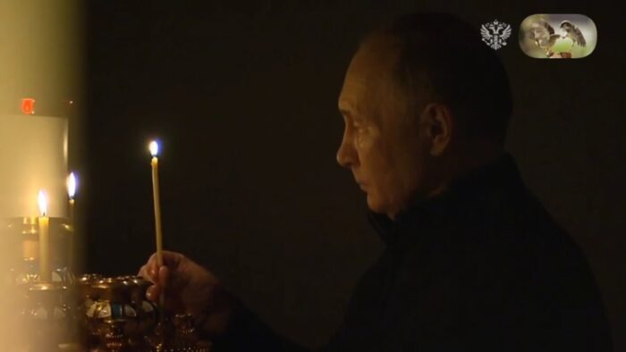 Путин поставил свечку за упокой погибших в теракте в "Крокус Сити Холле"