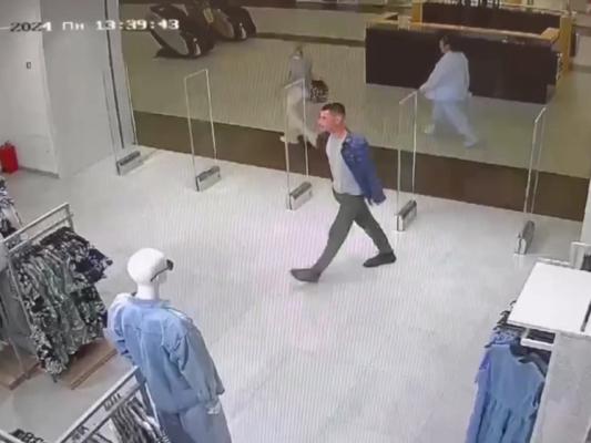 Жертва маньяка с ножом из торгового центра рассказала о нападении