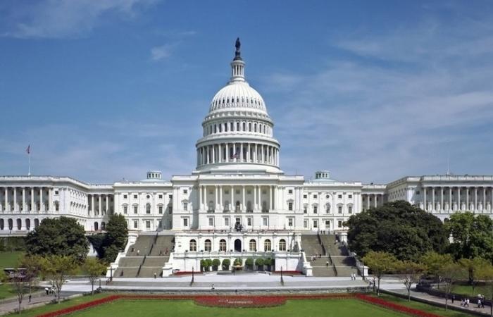 Голосование по пакету помощи Украине в американском конгрессе закончилось скандалом