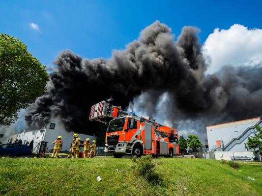 Ядовитое облако над Берлином: загорелся поставляющий Украине оружие завод Diehl